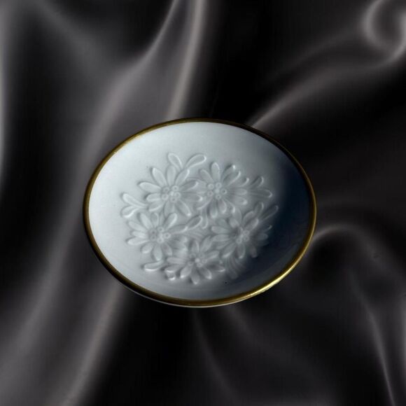 Miniature Swiss made White and gold floral dish - 3 inch |  Suisse Langenthal - Picture 4 of 6